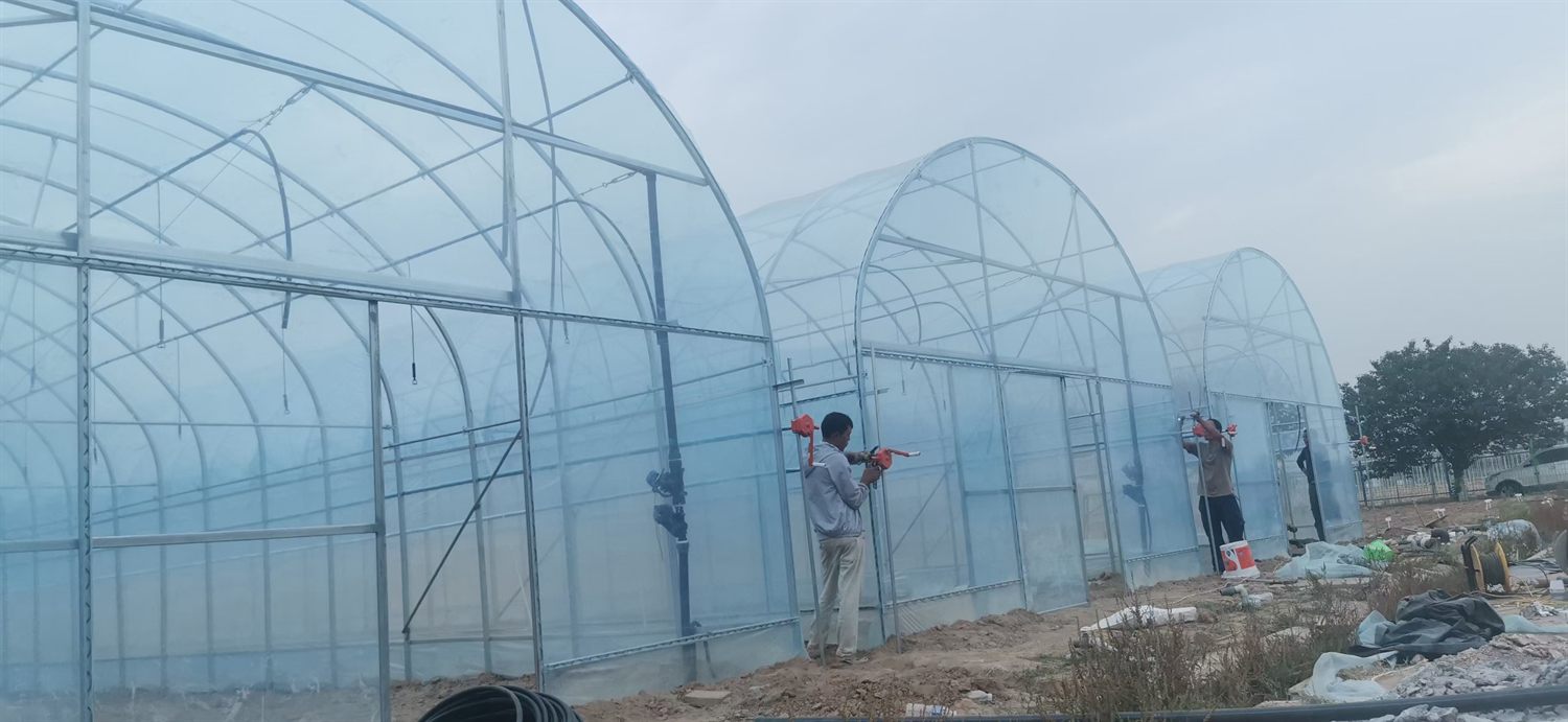 Single-span greenhouse exterior installation